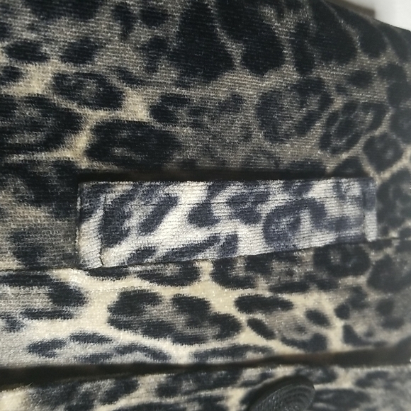 Equestrian Designs womens leopard print double breasted short blazer - Picture 4 of 9